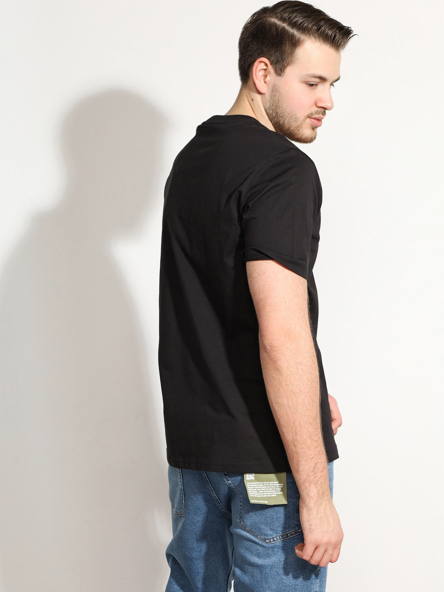 Футболка черного цвета из хлопка